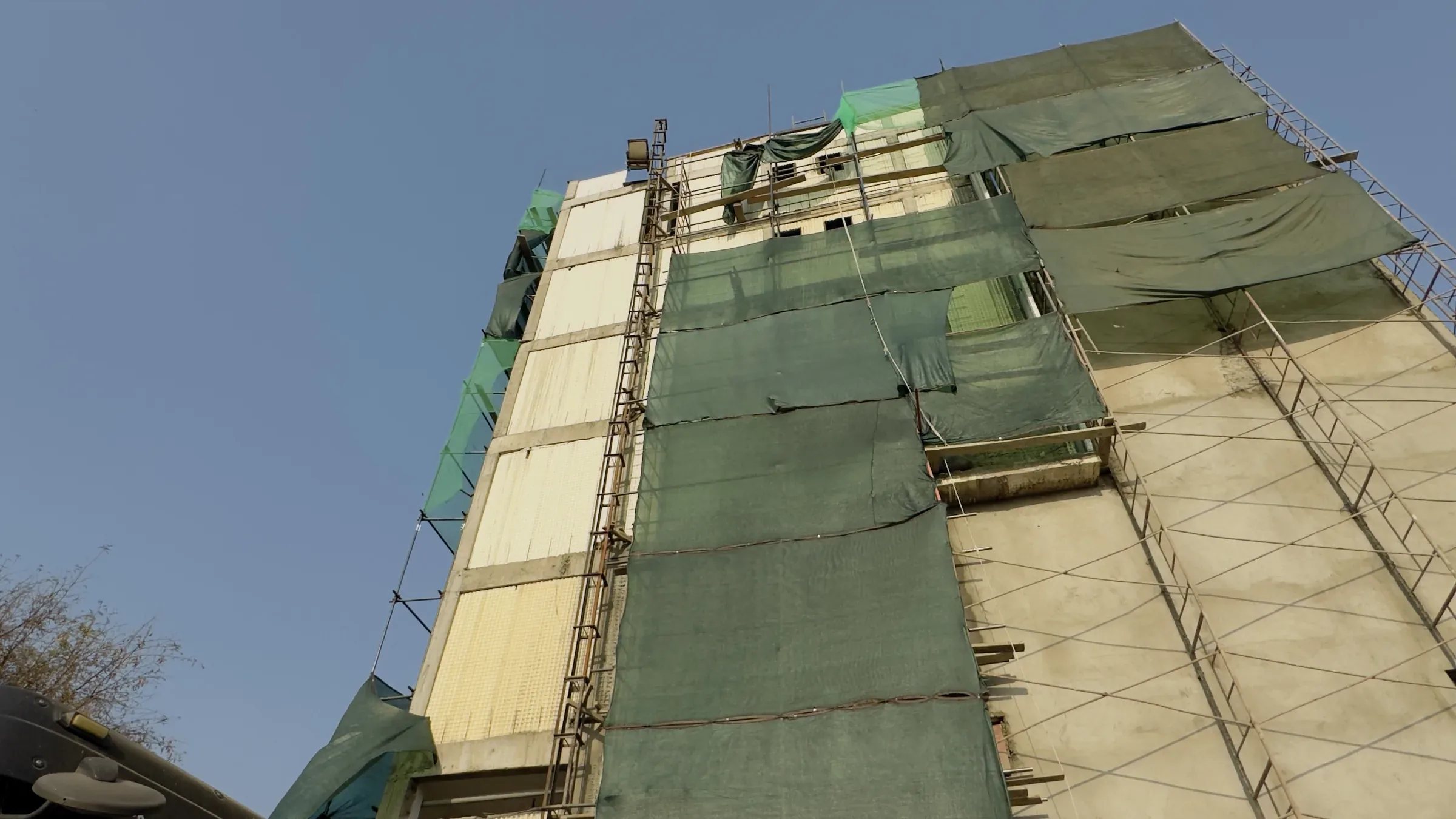 H Brothers G+6 tower, Katoor, Juba: facade panels going on