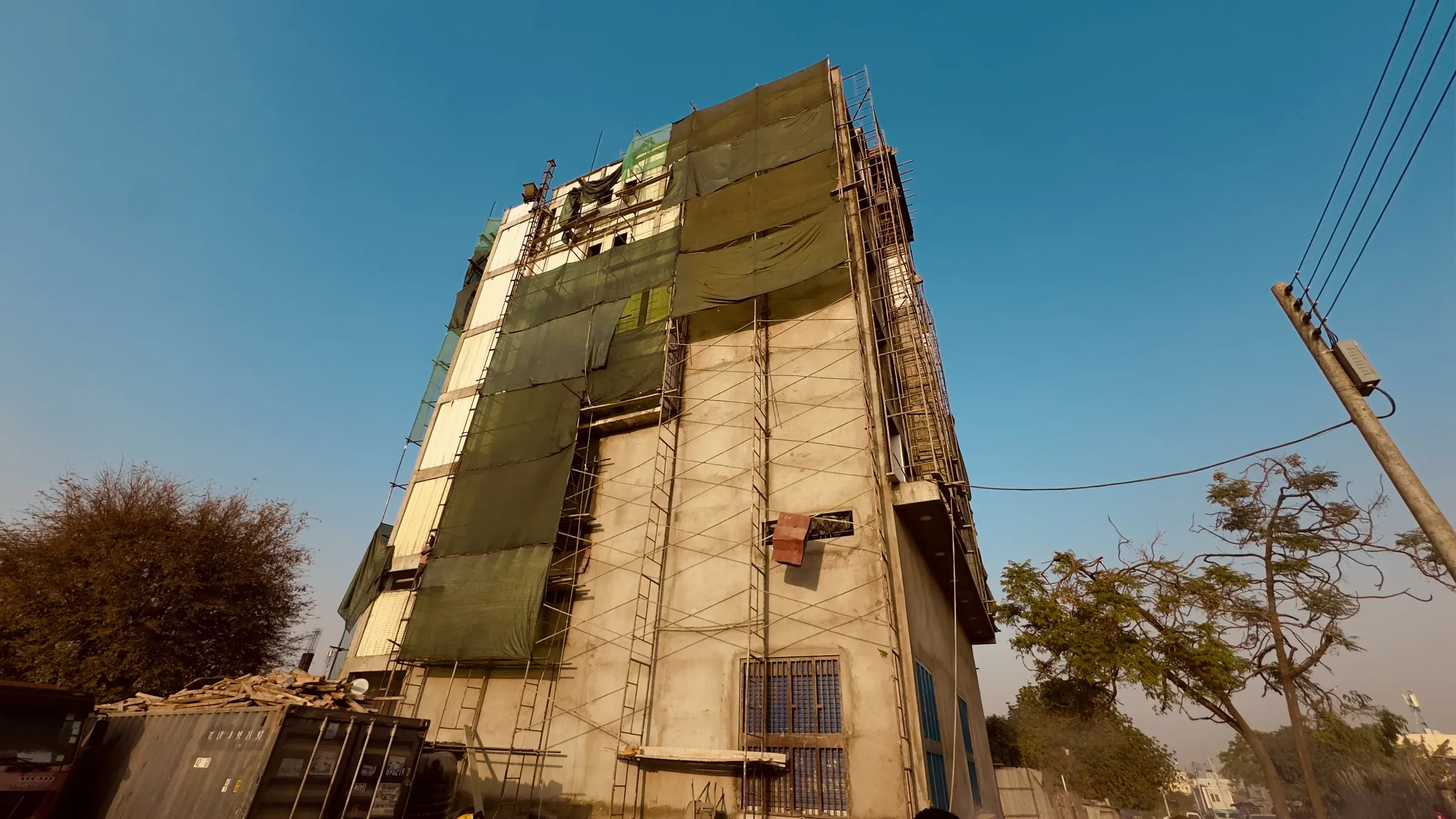 H Brothers G+6 tower, Katoor, Juba: the tower at golden hour