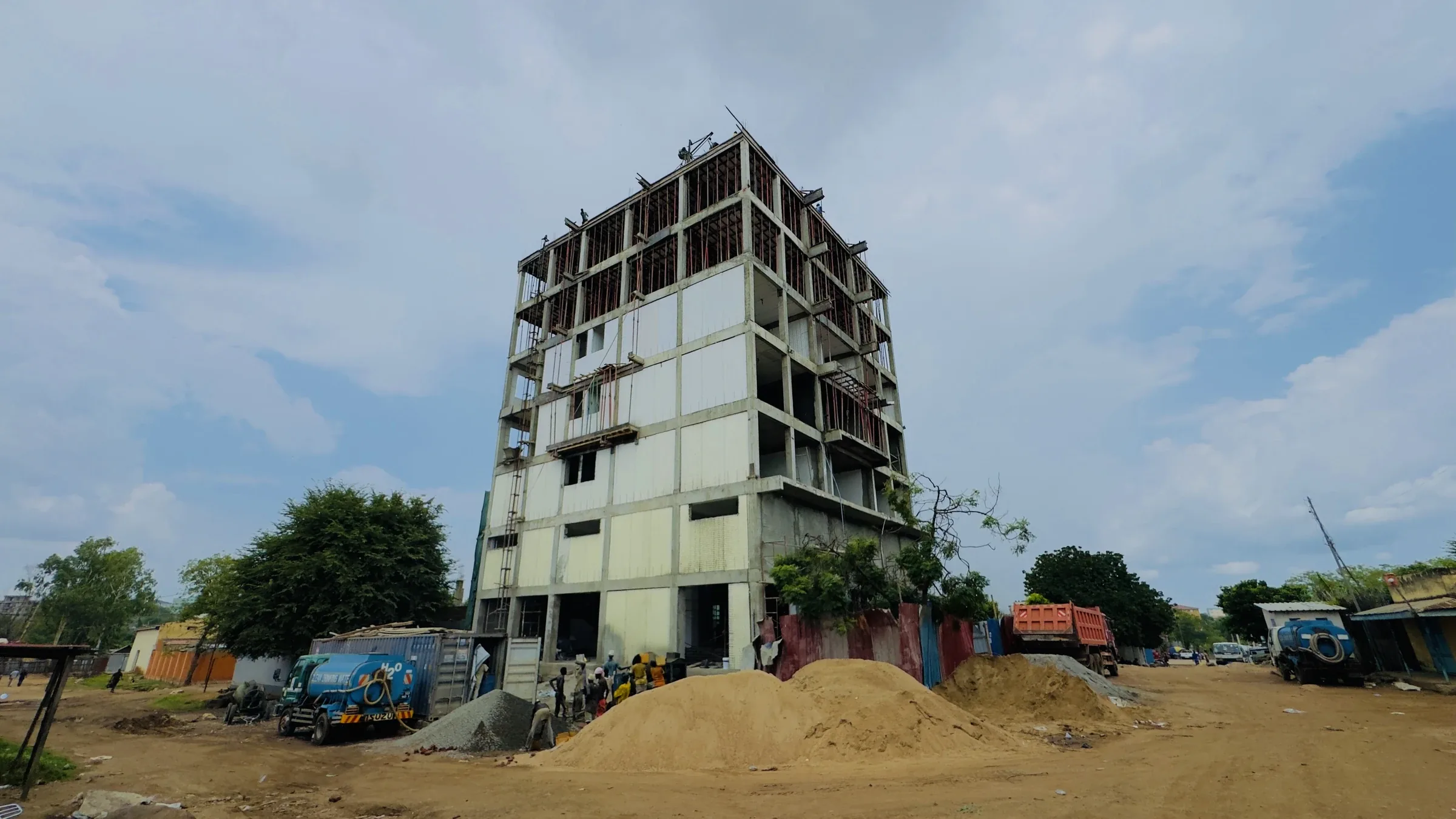 H Brothers G+6 tower, Katoor, Juba: EPS facade panels installed across the structure