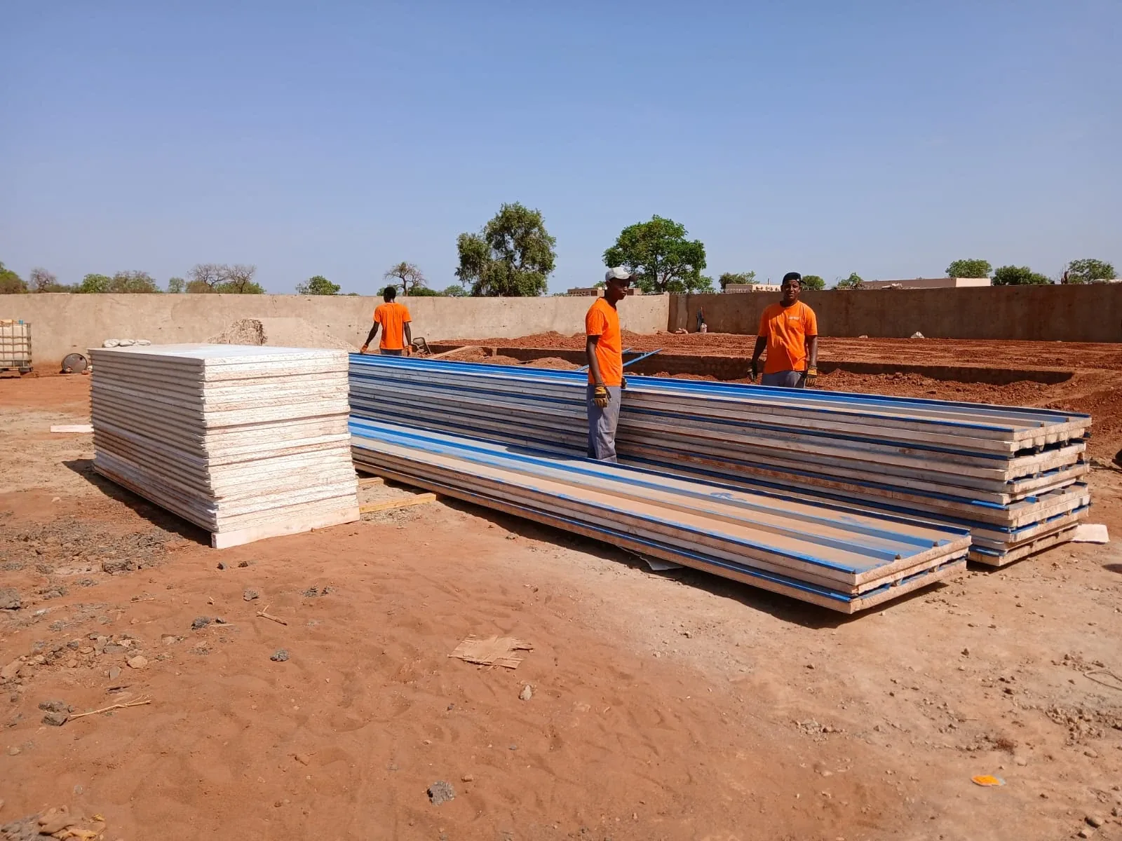 MSF warehouse, Tujur: panels staged in build order