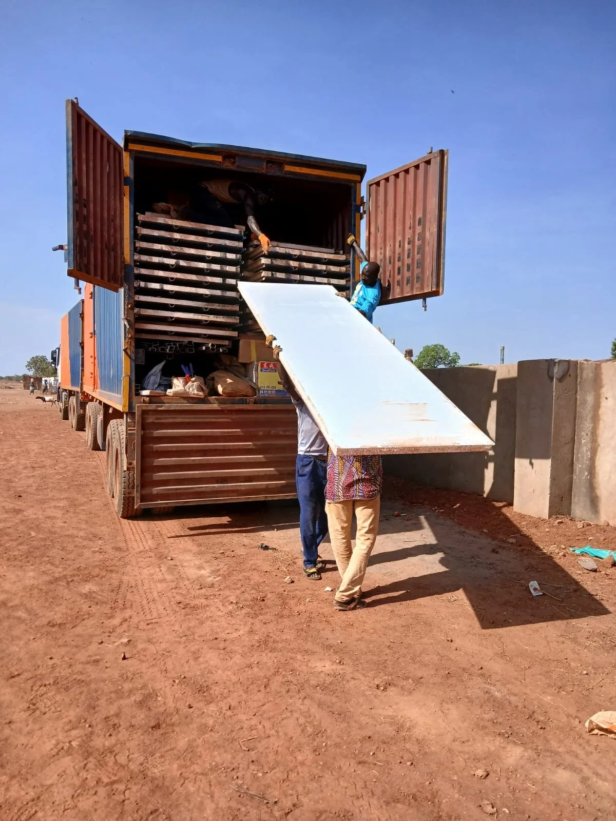 MSF warehouse, Tujur: unloading materials from container at the remote site